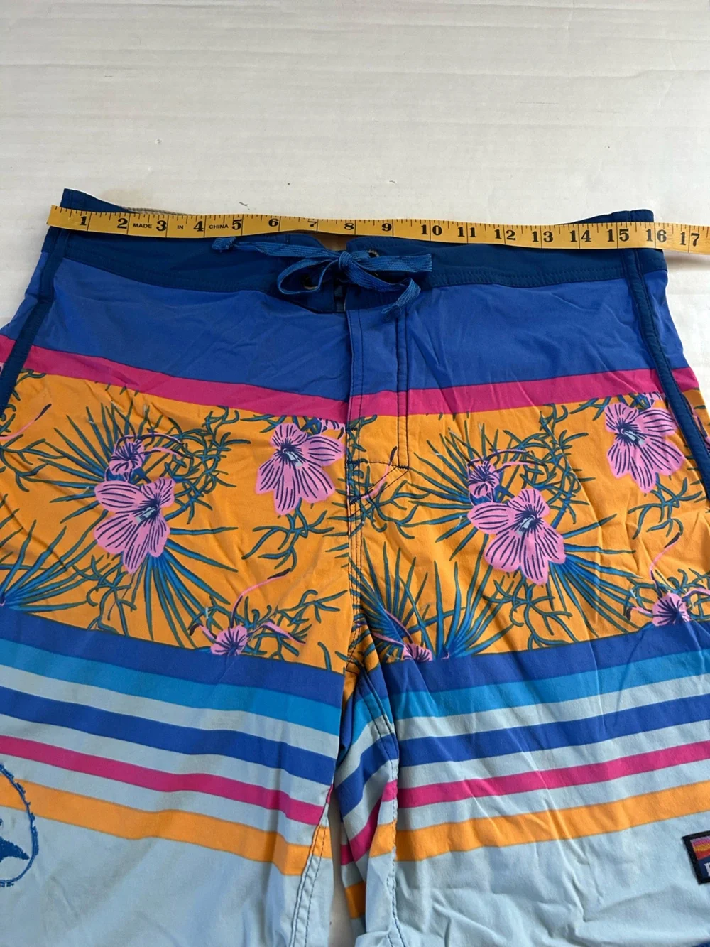 Patagonia Dogfish Head Beer Men’s Floral and Striped Board Shorts Size 32